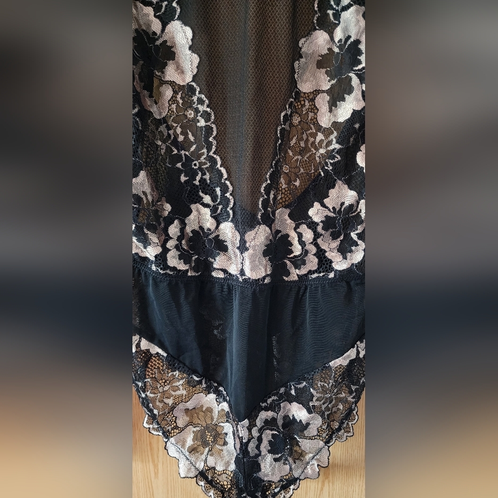 Medium Champagne Lace Bodysuit long sleeve open back - Picture 2 of 5